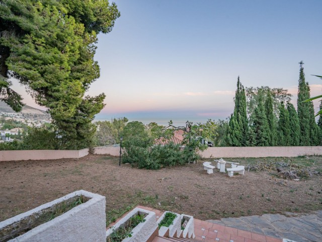 Villa con 6 Dormitorios  en Benalmadena Pueblo