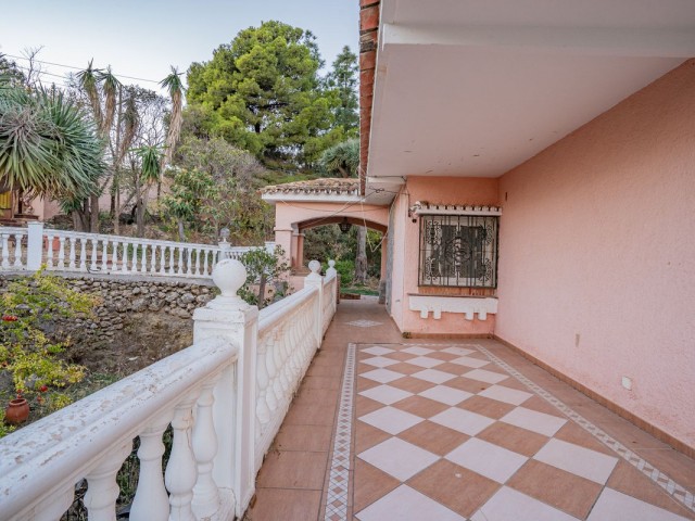 Villa con 6 Dormitorios  en Benalmadena Pueblo