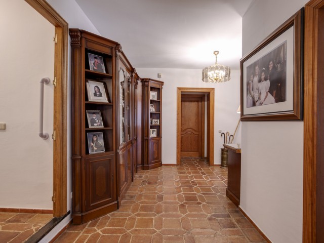 4 Bedrooms Villa in Guadalmina Alta
