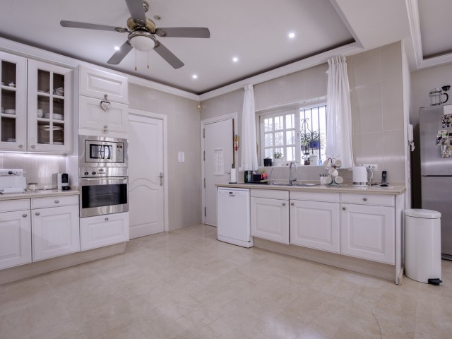 4 Bedrooms Villa in Guadalmina Alta