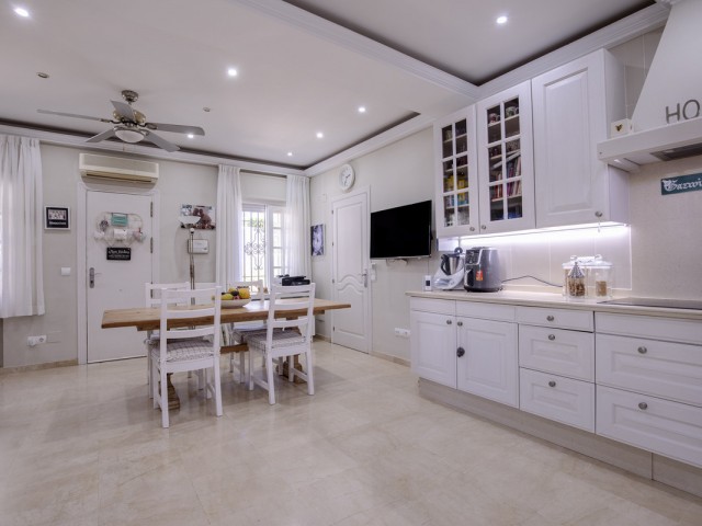 4 Bedrooms Villa in Guadalmina Alta