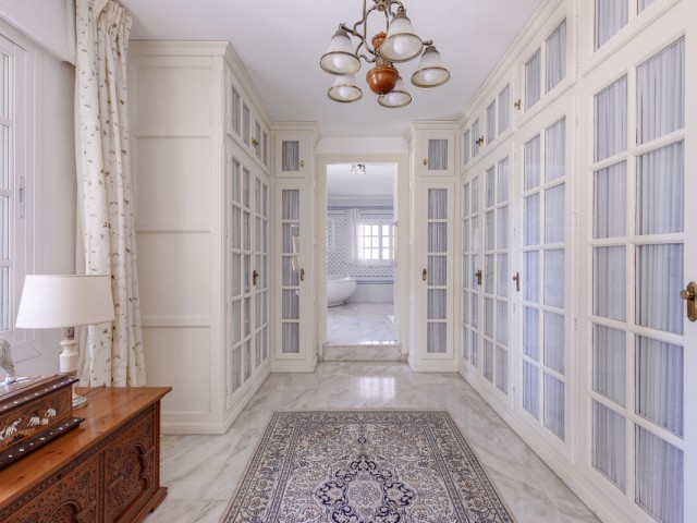4 Bedrooms Villa in Guadalmina Alta