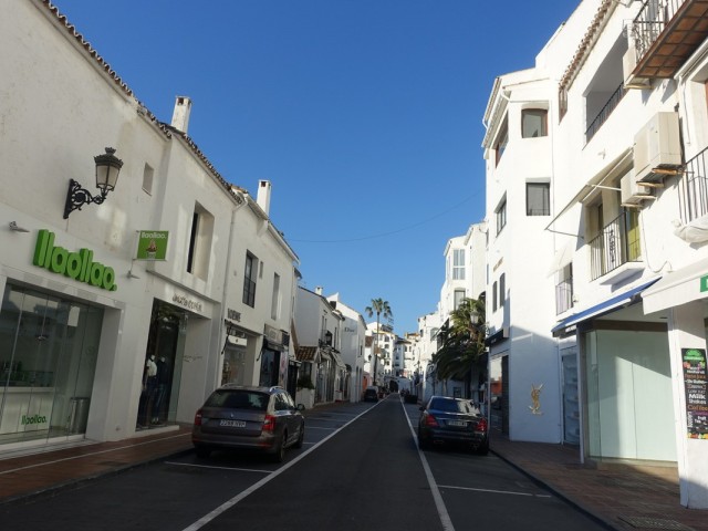 Commercial in Puerto Banús
