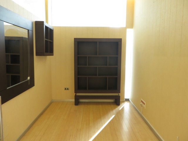 Commercial avec 5 Chambres  à Marbella