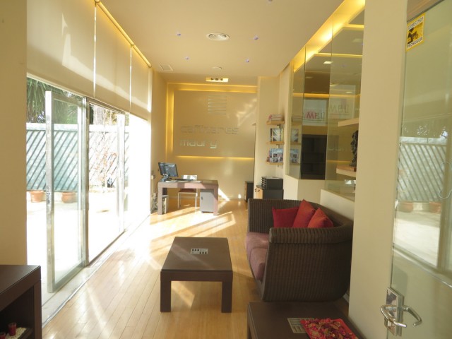 Commercial avec 5 Chambres  à Marbella