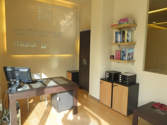 Commercial avec 5 Chambres  à Marbella