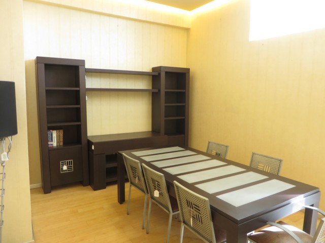 Commercial avec 5 Chambres  à Marbella