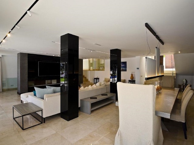 Villa con 6 Dormitorios  en Las Brisas