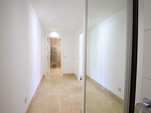 Villa con 6 Dormitorios  en Las Brisas