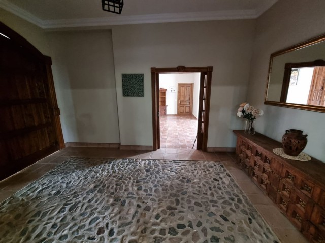 15 Bedrooms Villa in Málaga