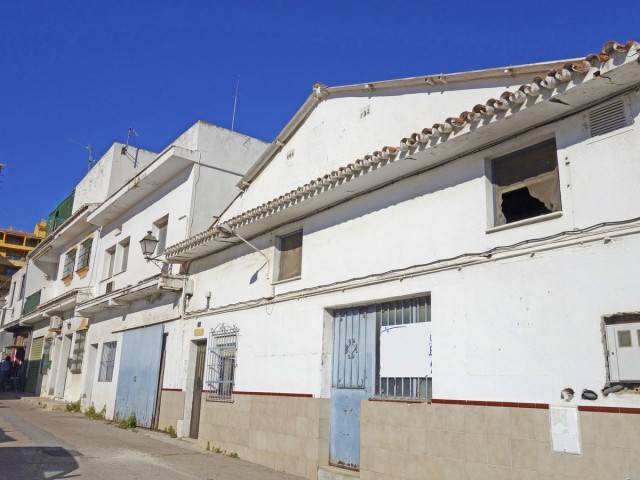 Commercial avec 7 Chambres  à San Pedro de Alcántara