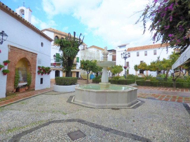 2 Bedrooms Townhouse in Marbella