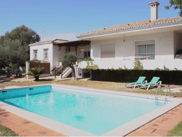 Villa con 17 Dormitorios  en Torremolinos