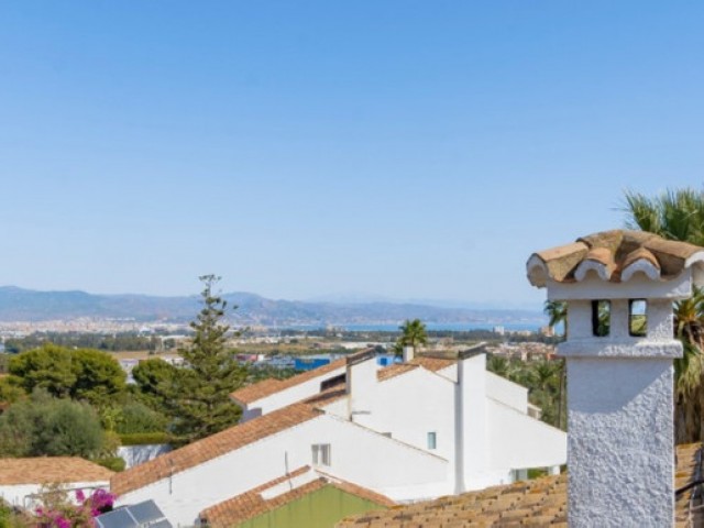 Villa con 17 Dormitorios  en Torremolinos