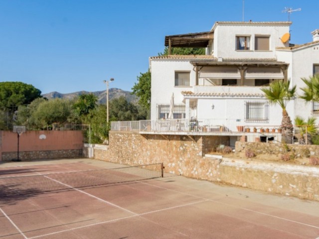 Villa con 17 Dormitorios  en Torremolinos