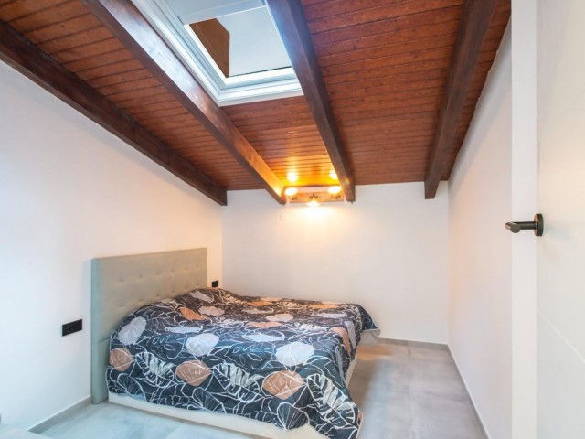 Apartamento con 5 Dormitorios  en Estepona