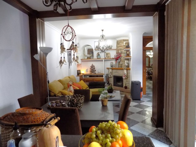 Maison mitoyenne avec 4 Chambres  à Alhaurín el Grande