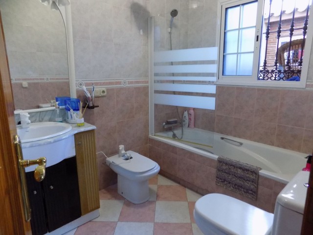 Maison mitoyenne avec 4 Chambres  à Alhaurín el Grande