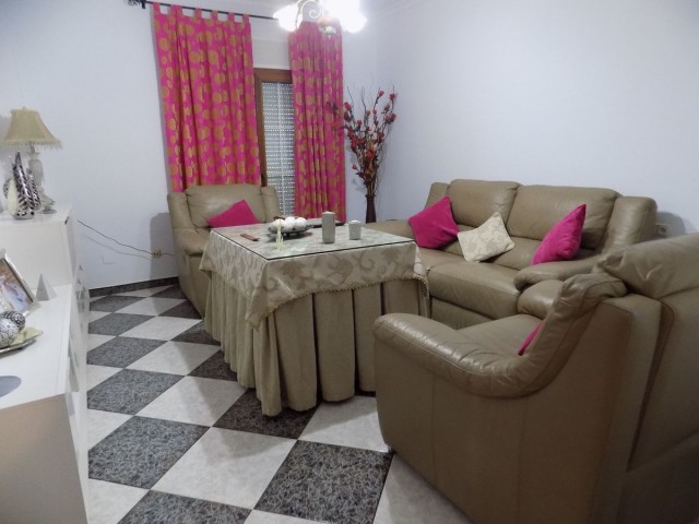 Maison mitoyenne avec 4 Chambres  à Alhaurín el Grande