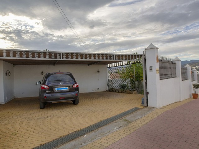 Villa con 5 Dormitorios  en San Pedro de Alcántara