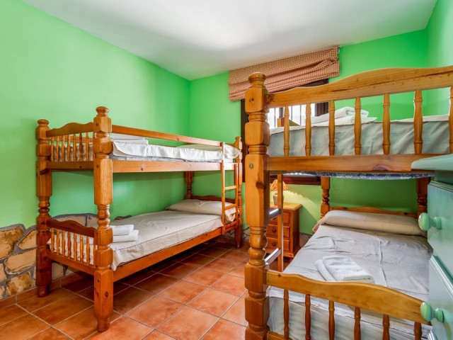 6 Bedrooms Villa in Estepona