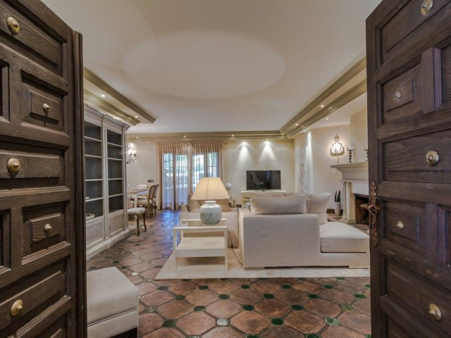 Villa con 4 Dormitorios  en Costabella