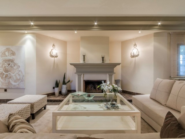 Villa con 4 Dormitorios  en Costabella