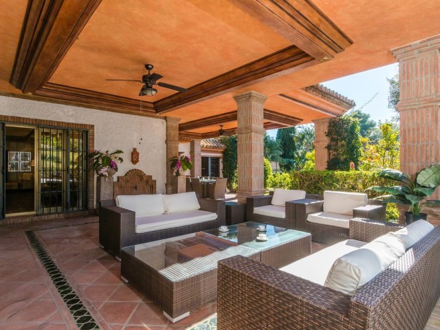 Villa con 4 Dormitorios  en Costabella