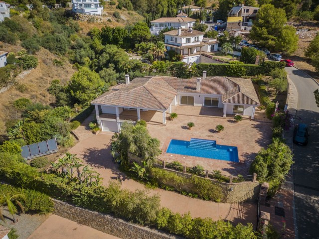 Villa con 5 Dormitorios  en Valtocado