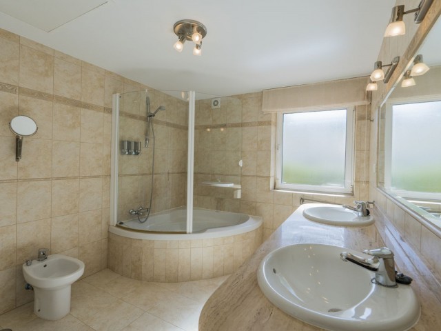 5 Bedrooms Villa in Valtocado