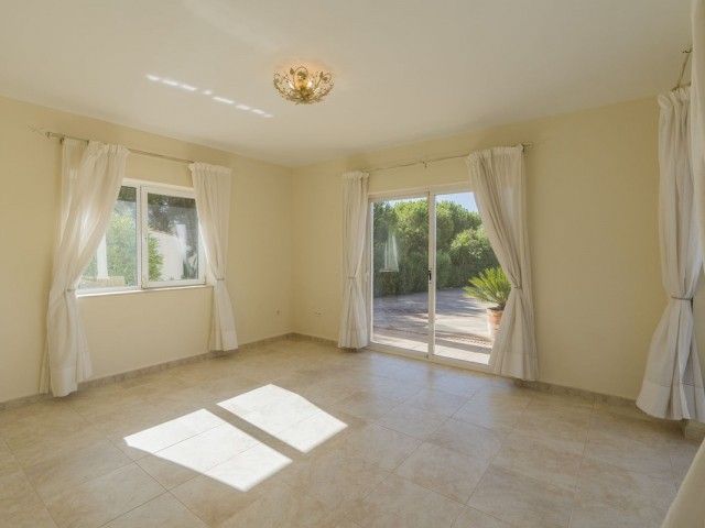 5 Bedrooms Villa in Valtocado