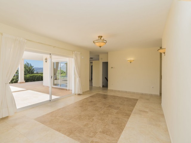 5 Bedrooms Villa in Valtocado