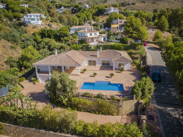 5 Bedrooms Villa in Valtocado