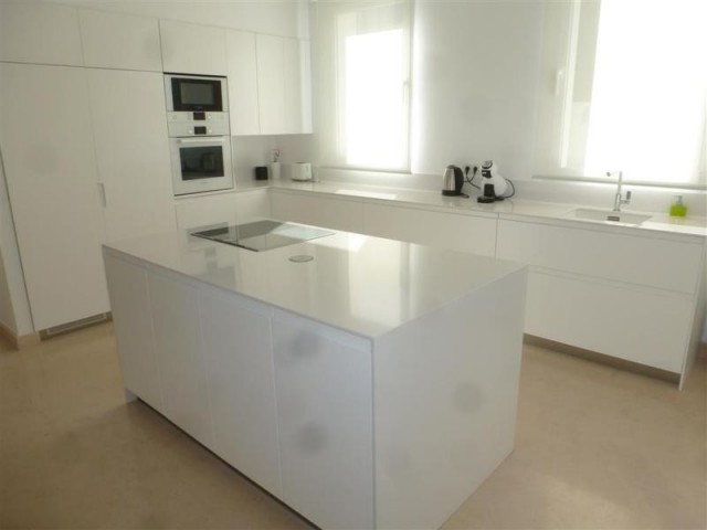 5 Bedrooms Villa in Guadalmina Baja