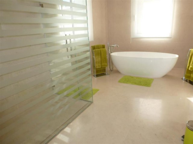 5 Slaapkamer Villa in Guadalmina Baja