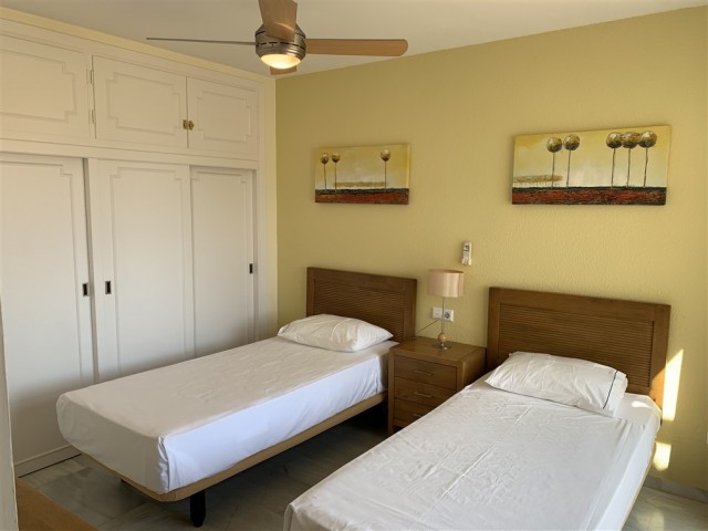 Apartamento con 2 Dormitorios  en Calahonda