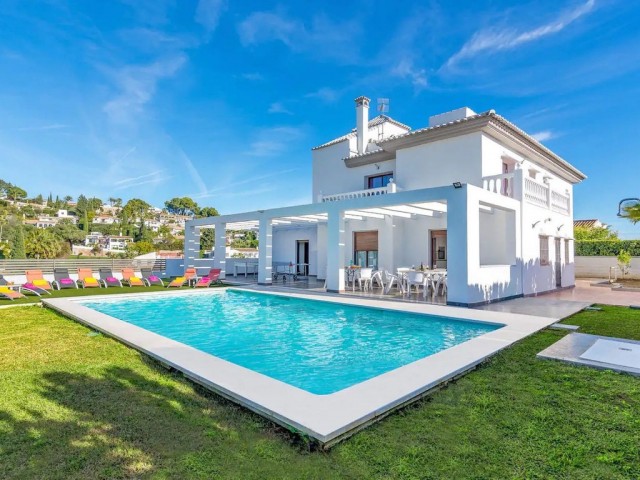 Villa con 5 Dormitorios  en Sierrezuela