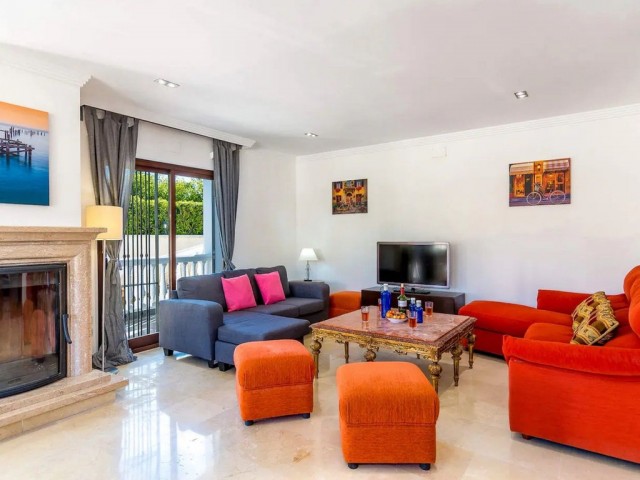Villa con 5 Dormitorios  en Sierrezuela