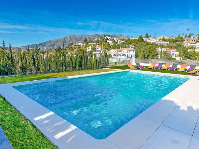 Villa con 5 Dormitorios  en Sierrezuela
