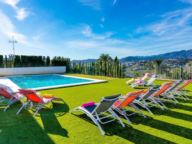 Villa con 5 Dormitorios  en Sierrezuela