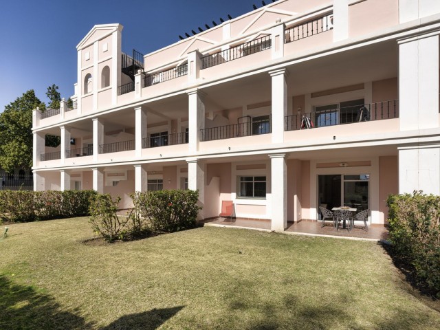 2 Bedrooms Apartment in Nueva Andalucía