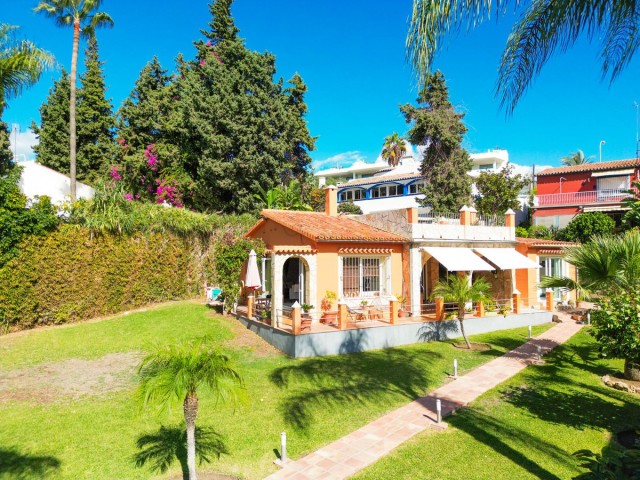 Villa, Nueva Andalucia, R4645723