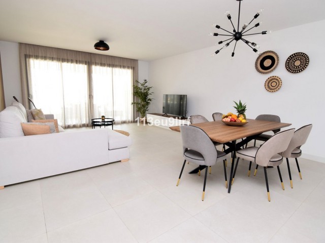 Apartment, Estepona, R4100143
