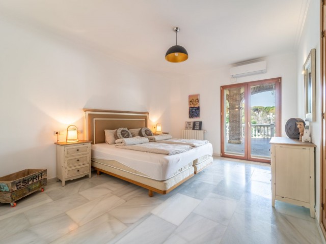5 Bedrooms Villa in Calahonda