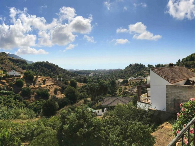 4 Bedrooms Villa in Mijas