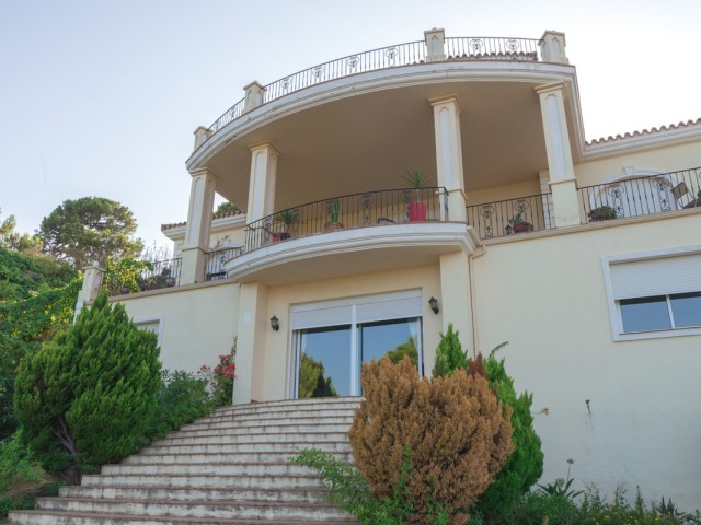 Villa avec 7 Chambres  à Estepona