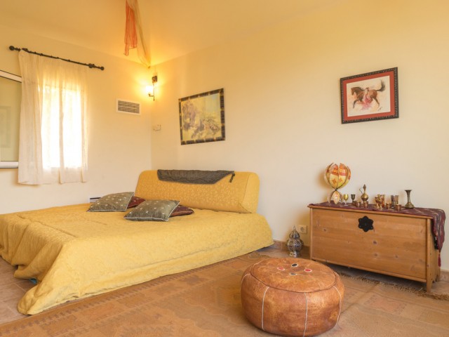 7 Bedrooms Villa in Estepona