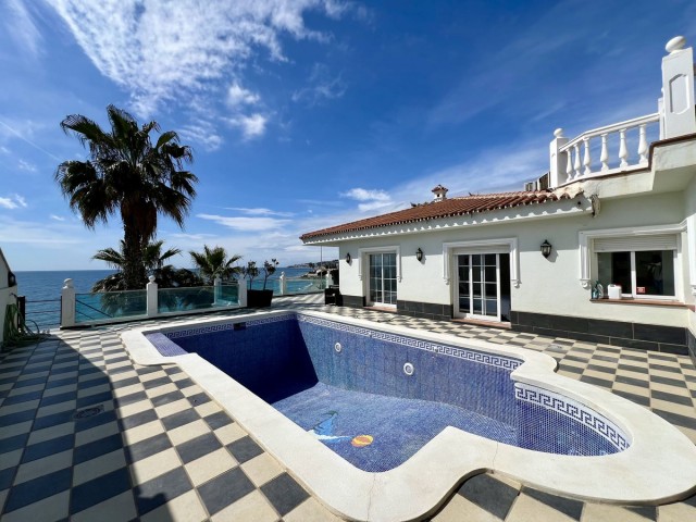 Villa con 5 Dormitorios  en El Chaparral