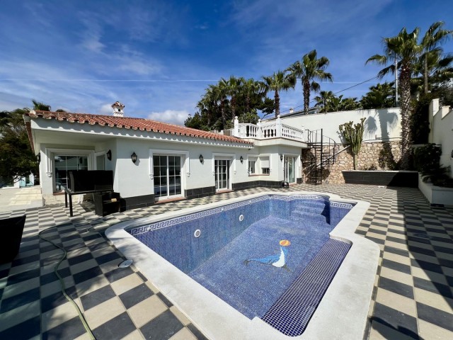 Villa con 5 Dormitorios  en El Chaparral