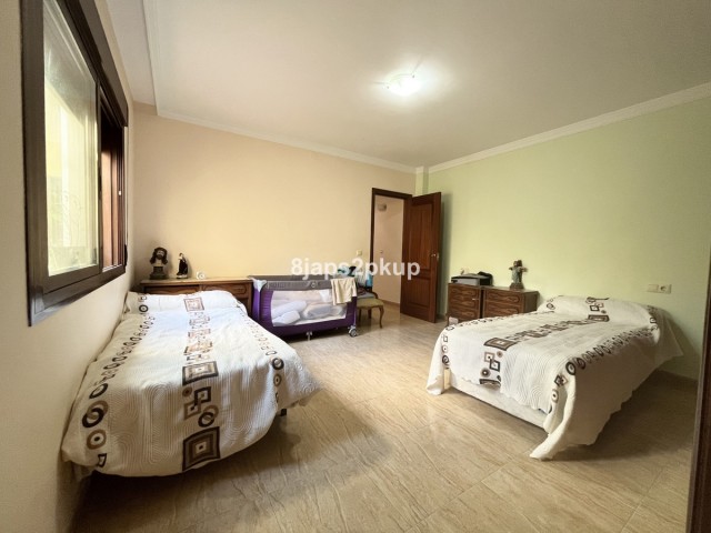 6 Bedrooms Townhouse in Estepona